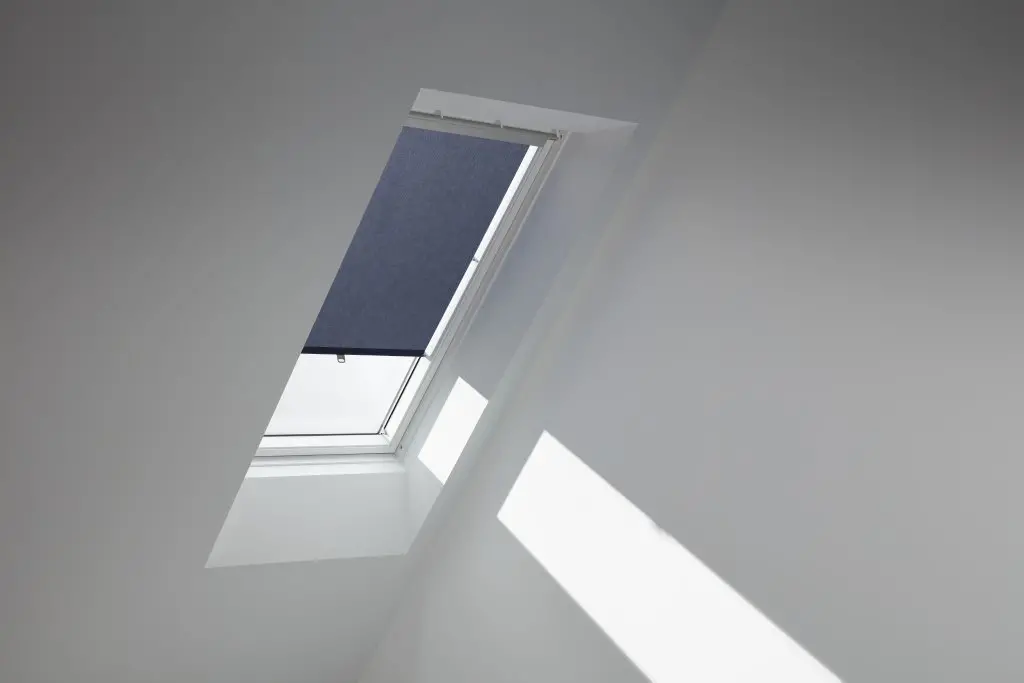VELUX Sichtschutz-Rollo manuell mit Haltekrallen RG 023 9050-RG0239050