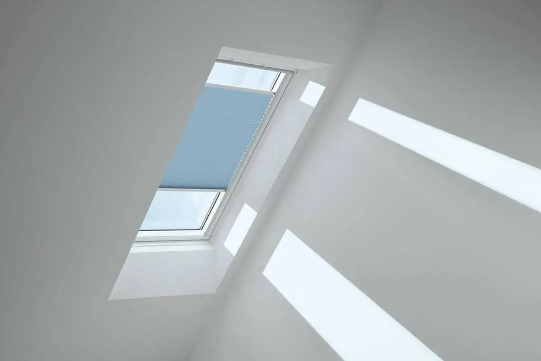 VELUX Standard-Plissee manuell FHL C02 1285S Himmelblau,Schiene alu PG:P-FHLC021285S