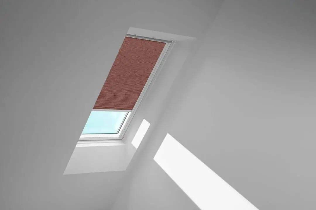 VELUX Standard-Sichtschutzrollo mit Führungsschienen Rollo manuell RFL C02 4167S Taupe,Schiene alu PG:P-RFLC024167S