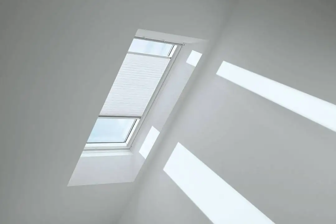 VELUX Standard-Plissee manuell FHL C02 1256S Weiß gemu.,Schiene alu PG:P-FHLC021256S