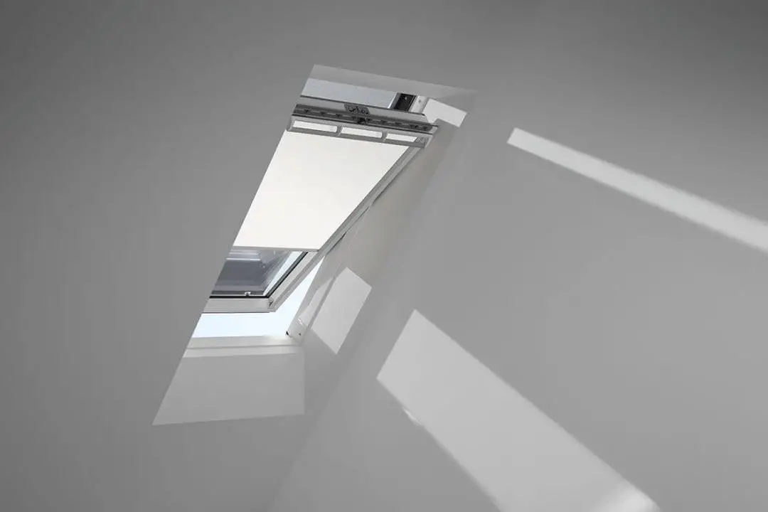 VELUX Vorteils-Set Verdunkelungsrollo mit Hitzeschutz DOP DOP C02 1025S Weiß/Schwarz,Schiene alu PG:S-DOPC021025S