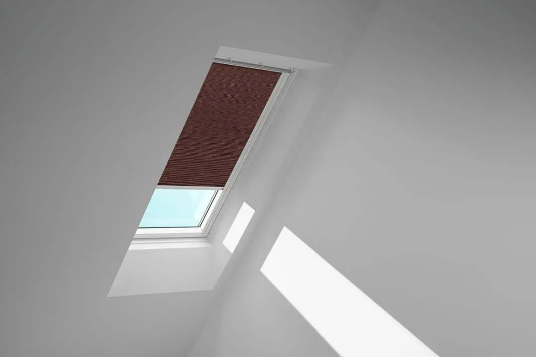 VELUX Standard-Sichtschutzrollo mit Führungsschienen Rollo manuell RFL C02 4162S Rehbraun,Schiene alu PG:P-RFLC024162S