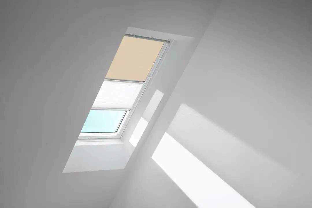 VELUX Vorteils-Set Verdunkelungsrollo mit Faltstore DFD C02 4556S Beige/Weiß,Schiene alu PG:P-DFDC024556S