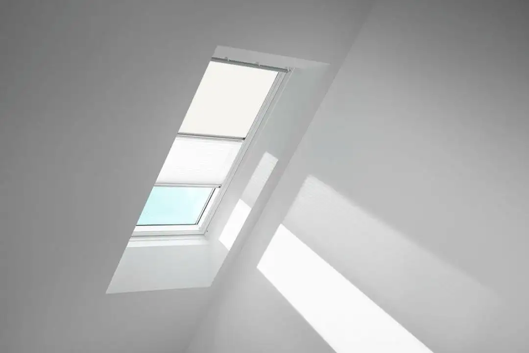 VELUX Vorteils-Set Verdunkelungsrollo mit Faltstore DFD C02 1025S Weiß/Weiß,Schiene alu PG:S-DFDC021025S
