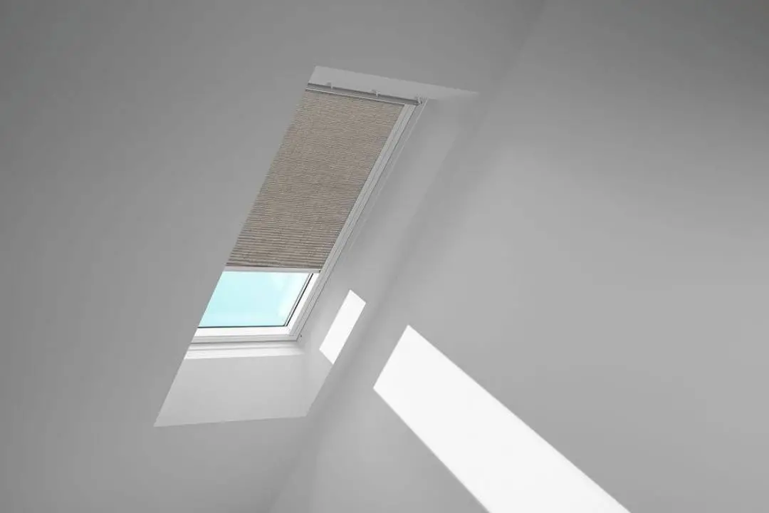 VELUX Standard-Sichtschutzrollo mit Führungsschienen Rollo manuell RFL 102 4161S Grau,,Schiene alu PG:S-RFL1024161S