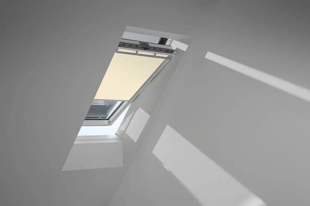 VELUX Vorteils-Set Verdunkelungsrollo mit Hitzeschutz DOP DOP C02 1085S Hellbeige/Schwarz,alu PG:S-DOPC021085S