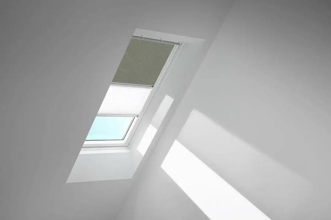 VELUX Vorteils-Set Verdunkelungsrollo mit Faltstore DFD C02 4575S Olivebeige gep./Weiß,alu PG:P-DFDC024575S