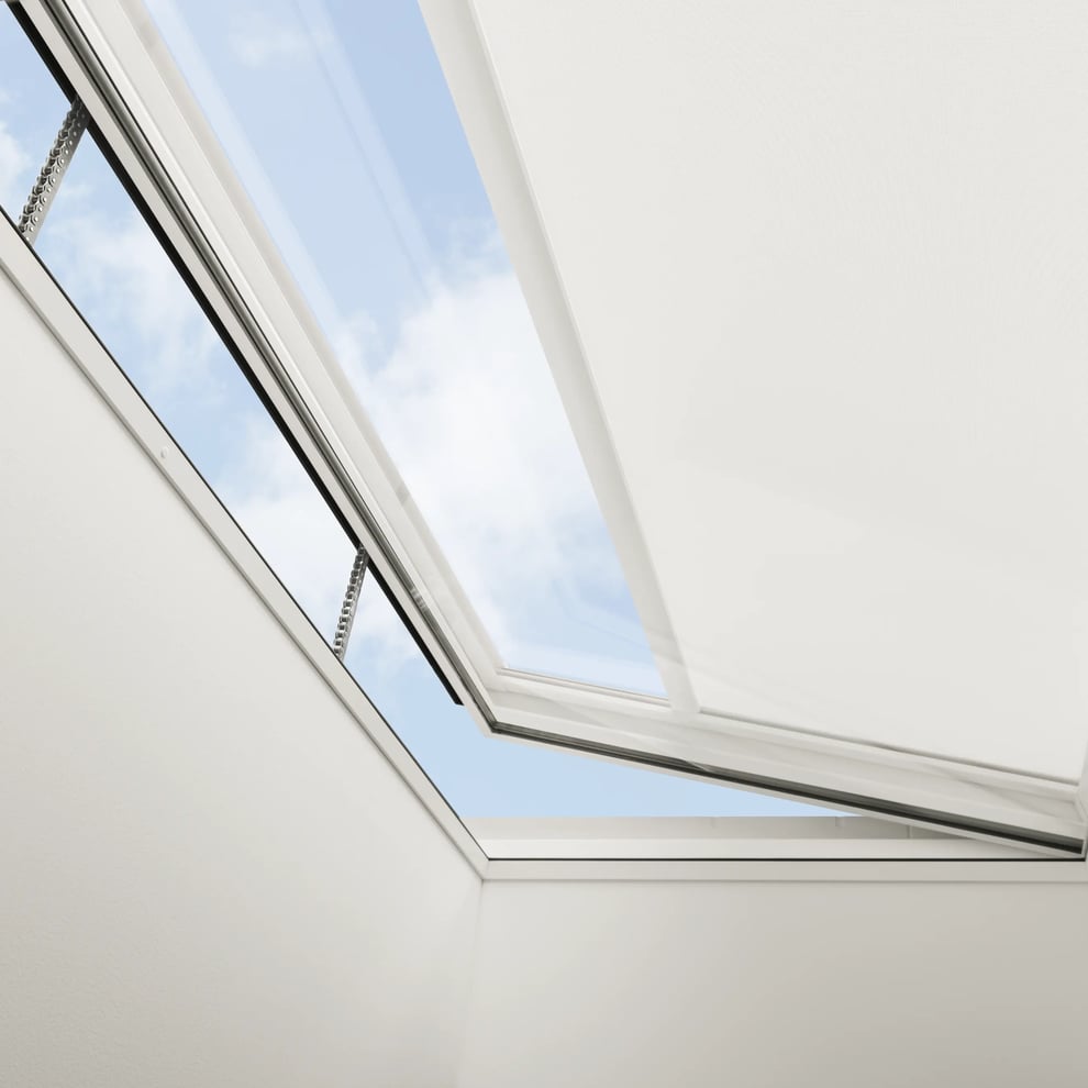 Dachfenster, Schrägfenster, Großes Fenster, Weiß, Blick nach draußen