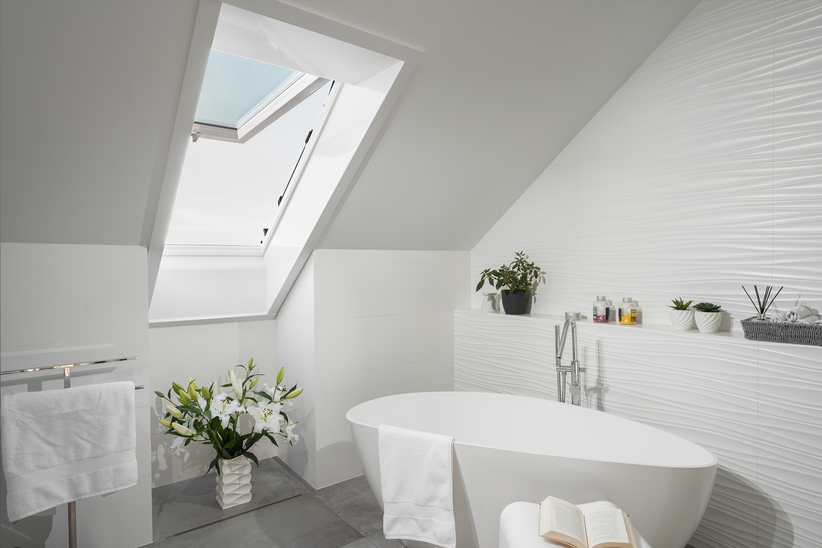 Roto Designo Klapp-Schwingfenster R8 Kunststoff Austausch Renovierung AR2-840769M Fenster, Dachfenster, Baden, Buch, Badewanne, Fenster, Dachfenster, Baden, Buch, Badewanne, Fenster, Dachfenster, Baden, Buch, Badewanne, Fenster, Dachfenster, Baden, Buch, Badewanne