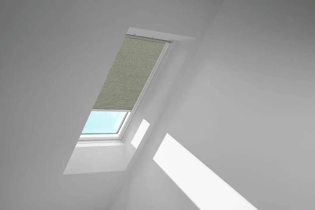 VELUX Standard-Sichtschutzrollo mit Führungsschienen Rollo manuell RFL C02 4165S Olivebeige gep.,Schiene alu PG:P-RFLC024165S