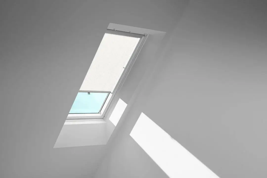 VELUX Sichtschutzrollo mit Haltekrallen RHL-RHL1001028M