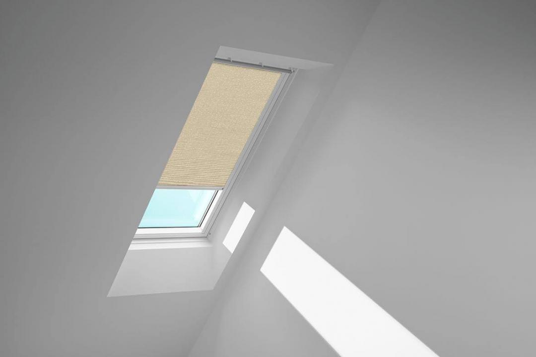 VELUX Standard-Sichtschutzrollo mit Führungsschienen Rollo manuell RFL C02 4171S Sandbeige gep.,Schiene alu PG:P-RFLC024171S