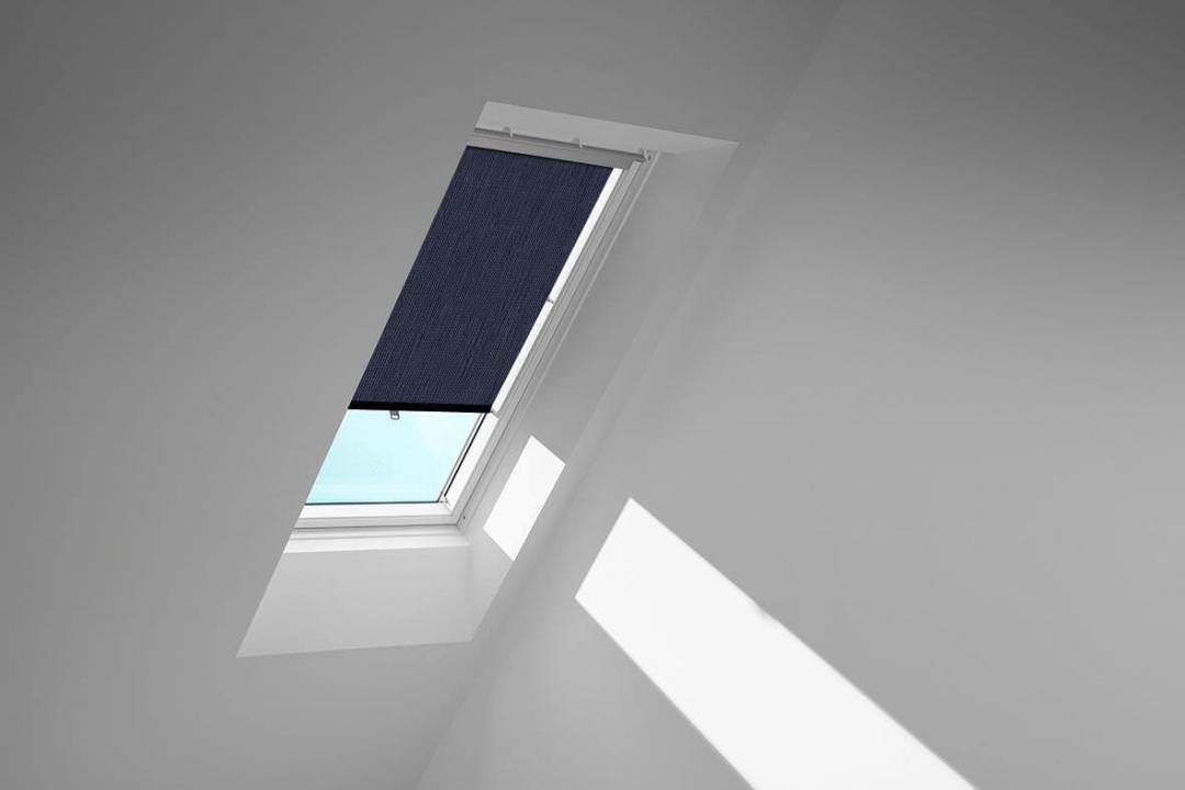 VELUX Sichtschutzrollo mit Haltekrallen RHL 100 9050 Dunkelblau,Schiene alu PG:S-RHL1009050